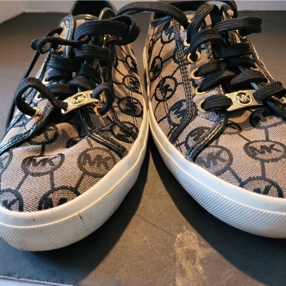 MICHAEL kors jet set signature logo size 9 Sneaker Canvas with Gold tone lace - Picture 9 of 12